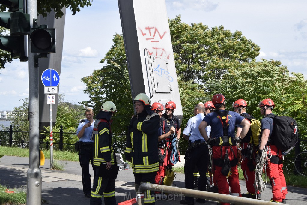 Koelner Seilbahn Gondel blieb haengen Koeln Linksrheinisch P008.JPG - Miklos Laubert